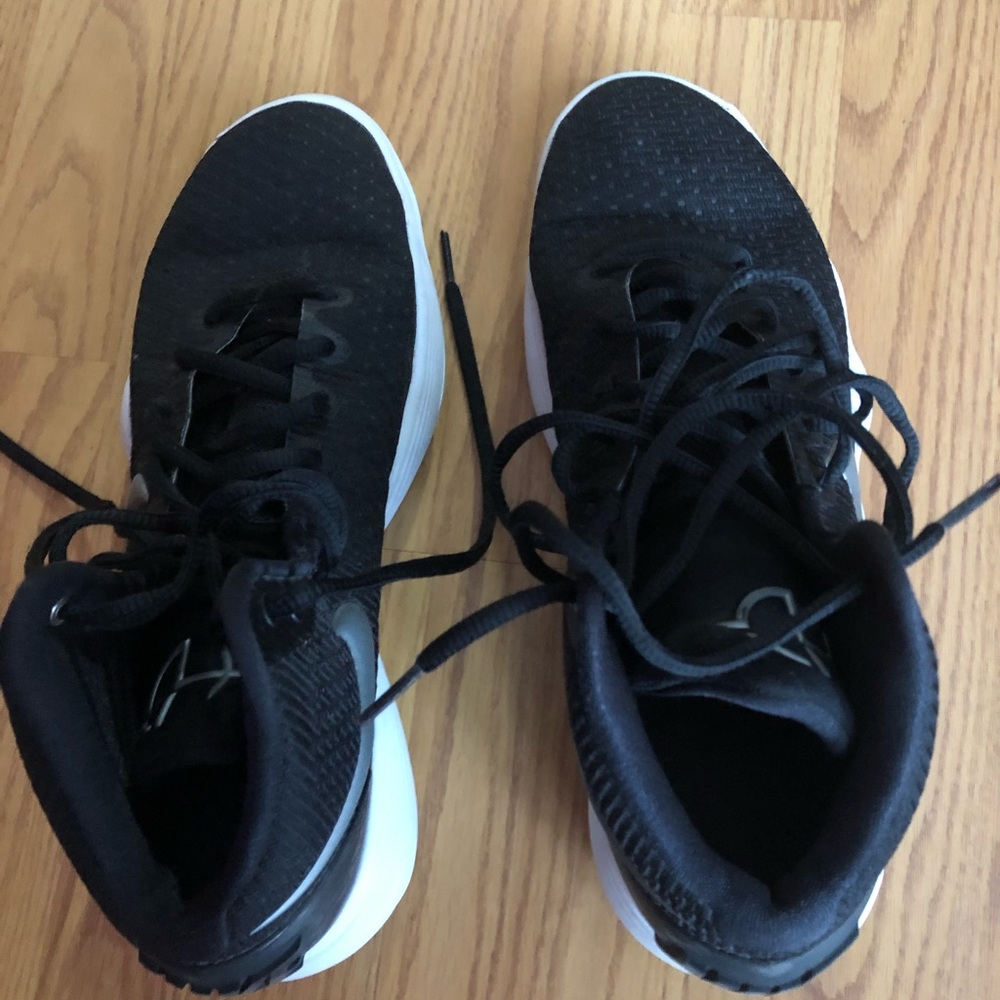 Nike shoes - Picture 3 of 5
